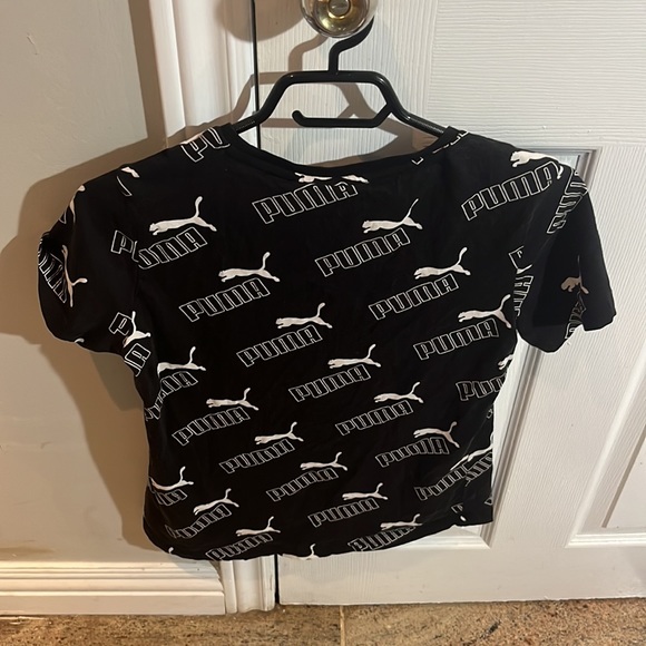 ✨2 for $20✨Puma all over print logo tshirt - Picture 2 of 2